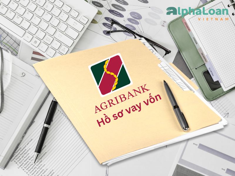 Vay thế chấp tại Agribank là hình thức vay vốn mà người vay sử dụng tài sản có giá trị (thường là sổ đỏ, sổ hồng hoặc bất động sản) để đảm bảo cho khoản vay. Nhờ có tài sản thế chấp, người vay có thể tiếp cận khoản vốn lớn hơn, lãi suất ưu đãi hơn so với vay tín chấp.