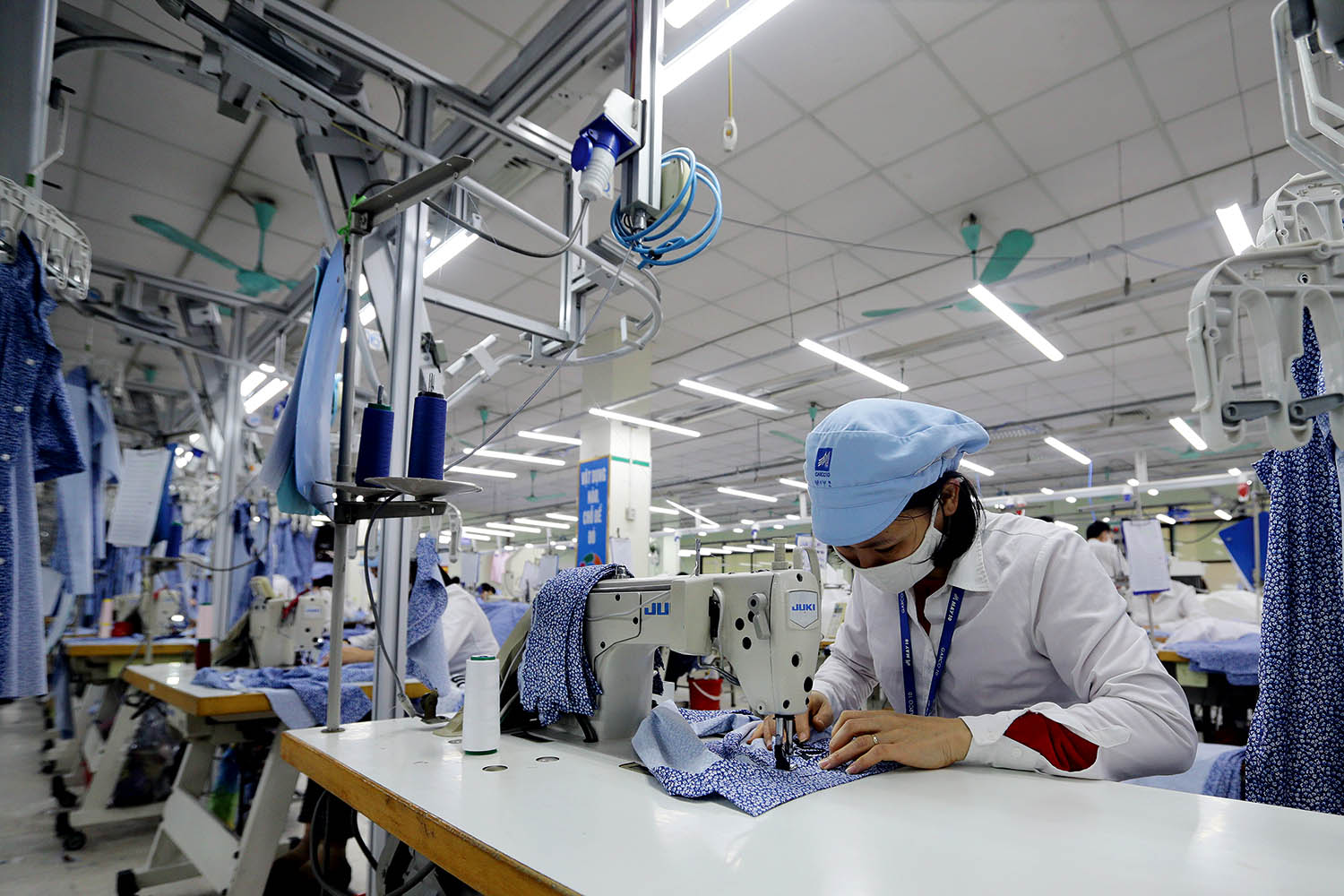 Dệt may luôn nằm trong nhóm ngành hàng có kim ngạch xuất khẩu lớn nhất cả nước